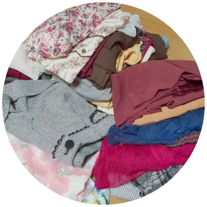 服や小物など