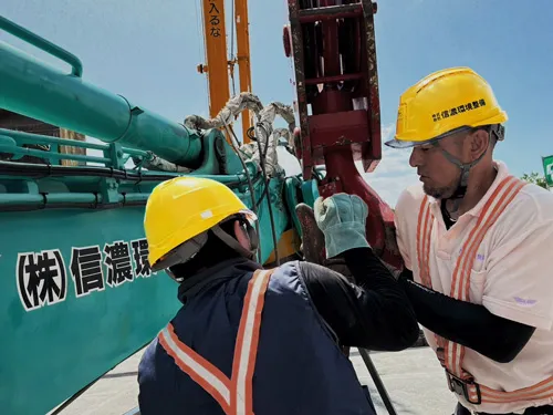 重機が稼働する現場